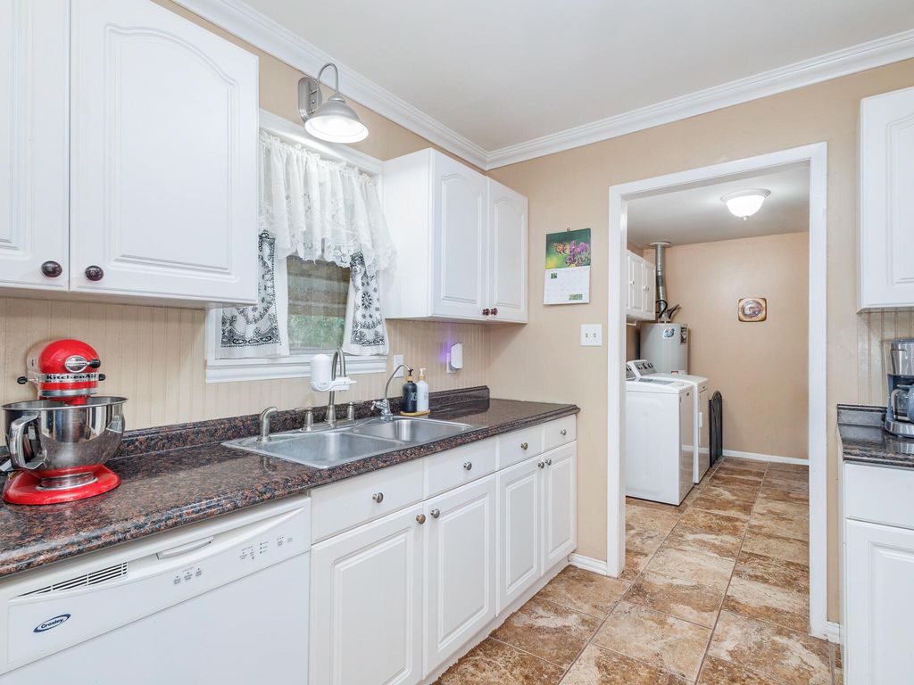 Image 15 of property listing at 1201 N 10th Street, Winters, TX 79567