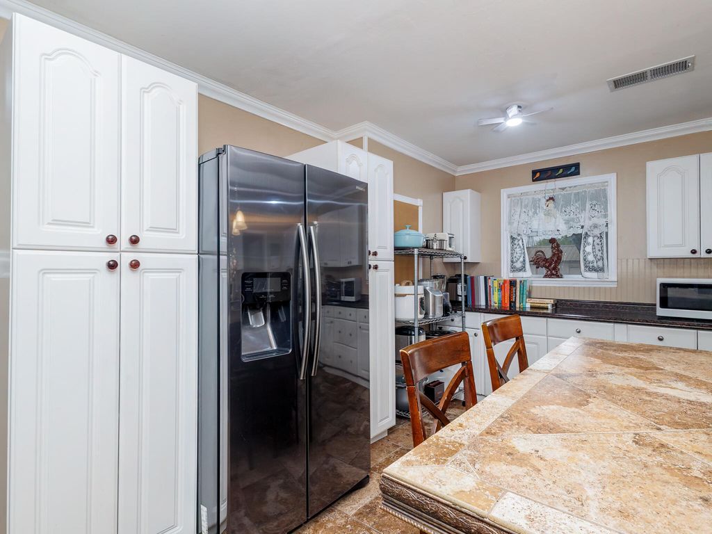 Image 16 of property listing at 1201 N 10th Street, Winters, TX 79567