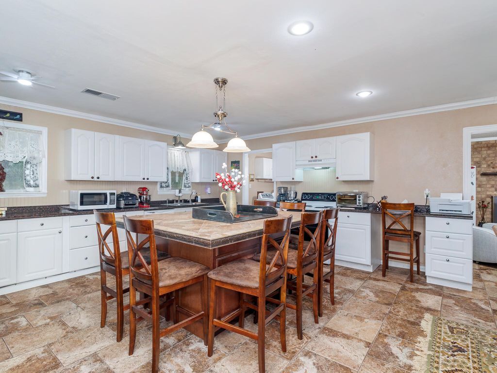 Image 17 of property listing at 1201 N 10th Street, Winters, TX 79567