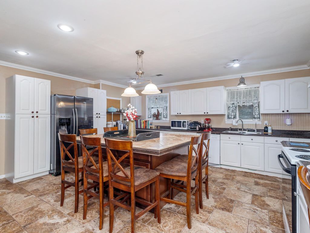 Image 18 of property listing at 1201 N 10th Street, Winters, TX 79567