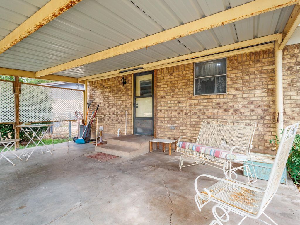 Image 32 of property listing at 1201 N 10th Street, Winters, TX 79567