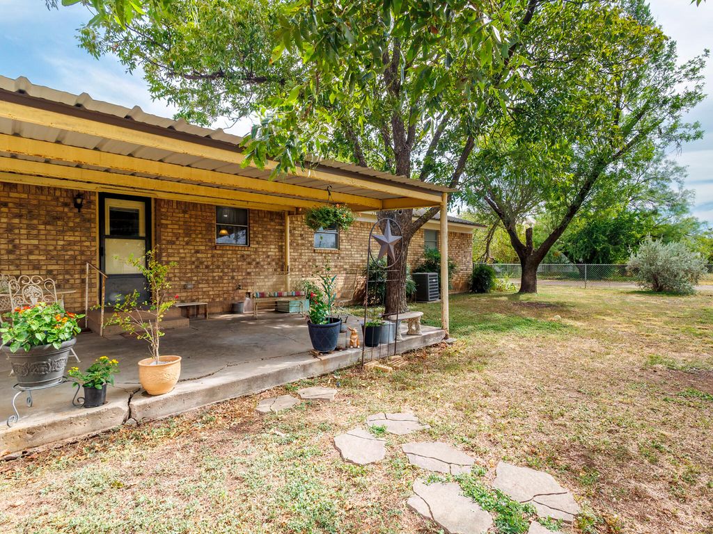 Image 33 of property listing at 1201 N 10th Street, Winters, TX 79567