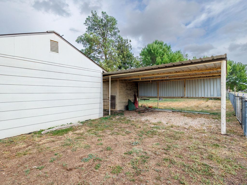 Image 36 of property listing at 1201 N 10th Street, Winters, TX 79567