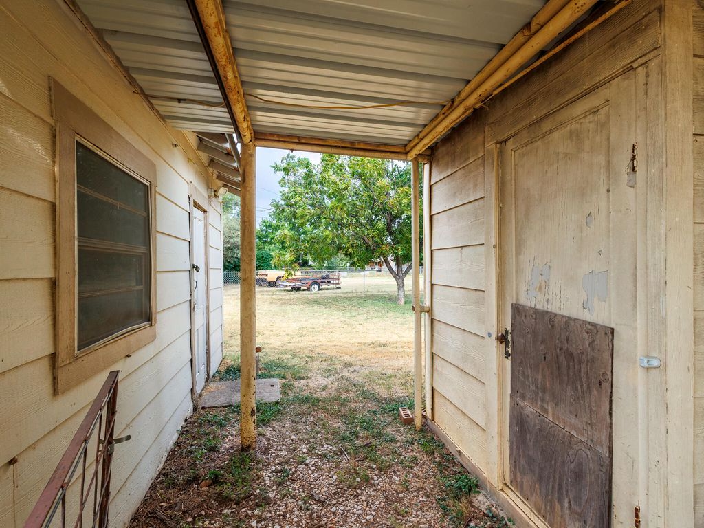 Image 39 of property listing at 1201 N 10th Street, Winters, TX 79567