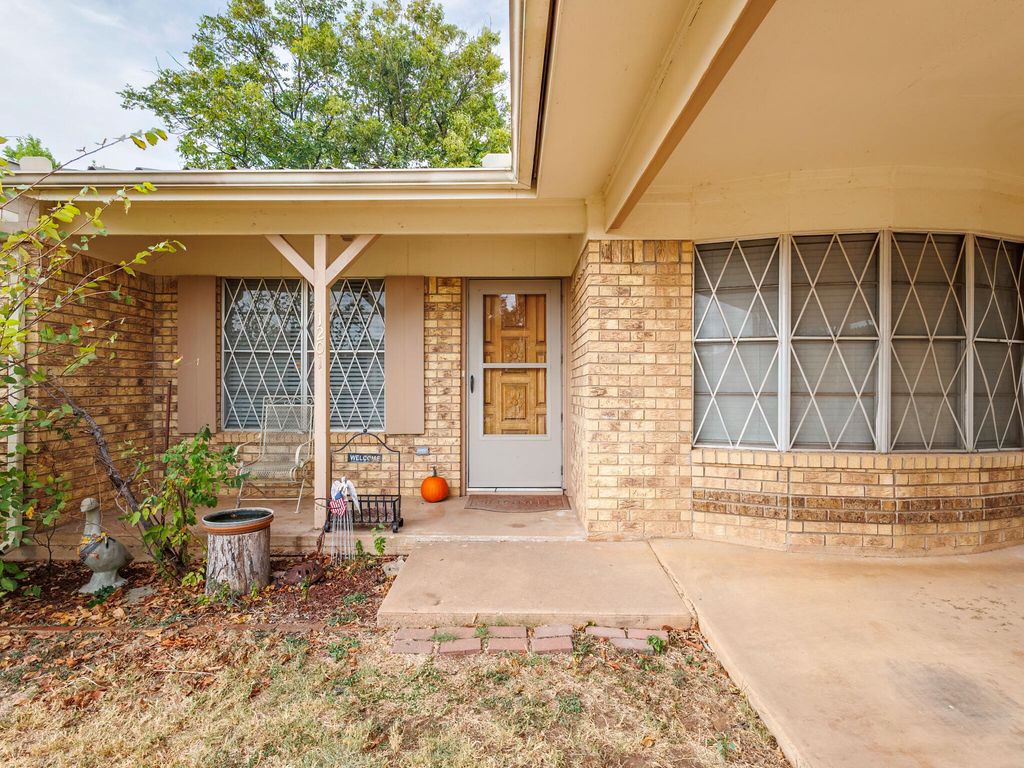 Image 4 of property listing at 1201 N 10th Street, Winters, TX 79567