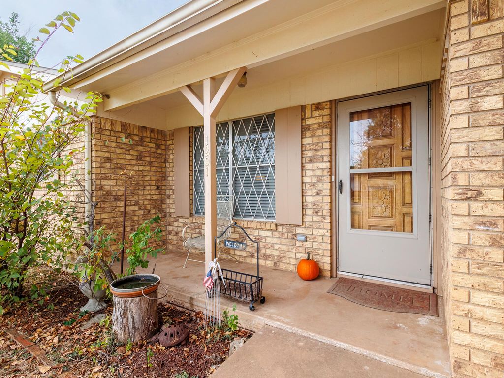 Image 7 of property listing at 1201 N 10th Street, Winters, TX 79567