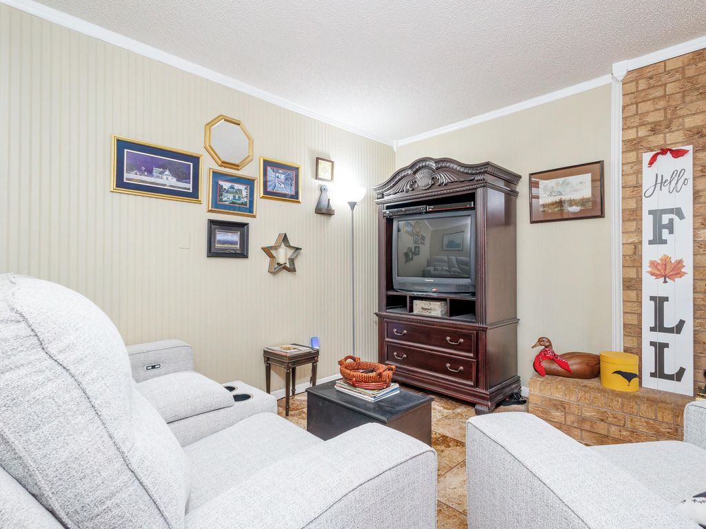 Image 9 of property listing at 1201 N 10th Street, Winters, TX 79567