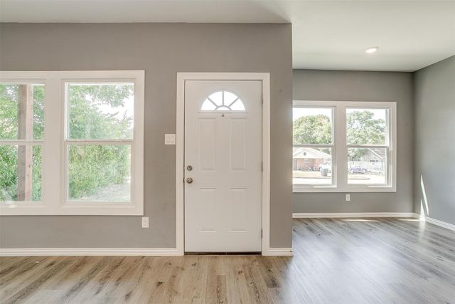 1117 E Cantey Street, Fort Worth, TX 76104