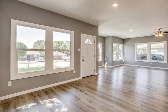 1117 E Cantey Street, Fort Worth, TX 76104