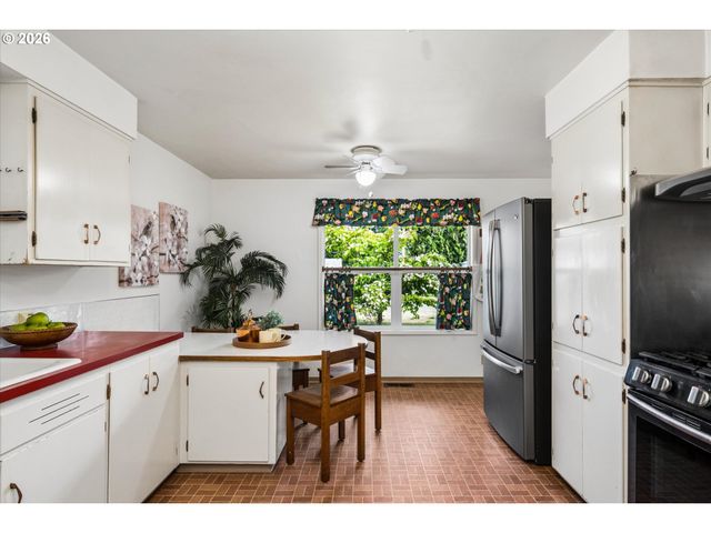 2536 Wood Ave, Eugene, OR 97402