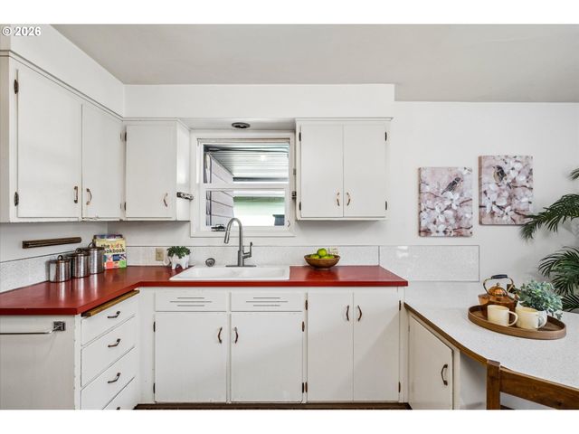 2536 Wood Ave, Eugene, OR 97402