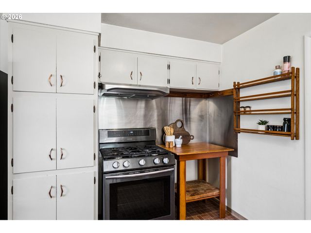 2536 Wood Ave, Eugene, OR 97402
