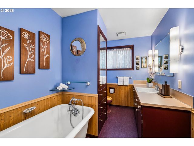 2536 Wood Ave, Eugene, OR 97402