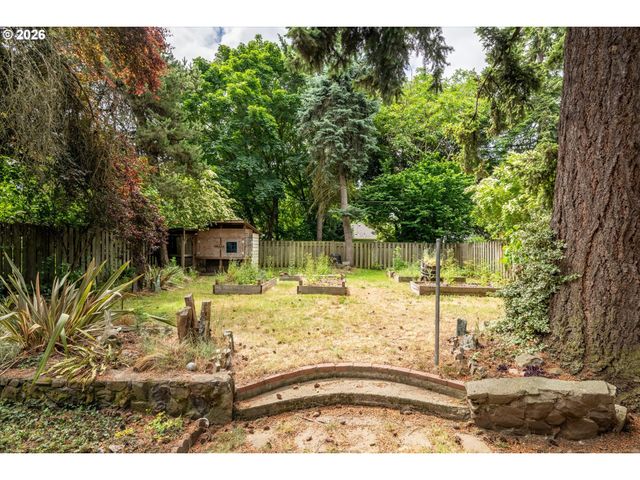 2536 Wood Ave, Eugene, OR 97402
