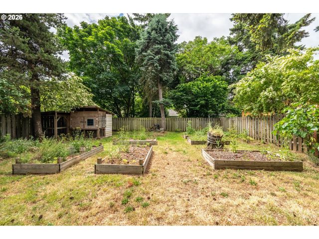 2536 Wood Ave, Eugene, OR 97402