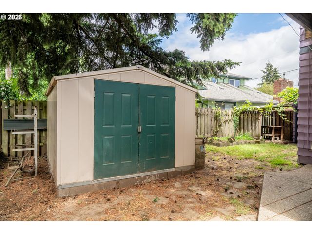 2536 Wood Ave, Eugene, OR 97402