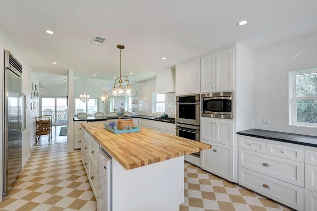 5113 Oleander Street, Seabrook, TX 77586