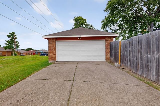 1700 Wheatfield Drive, Mesquite, TX 75149