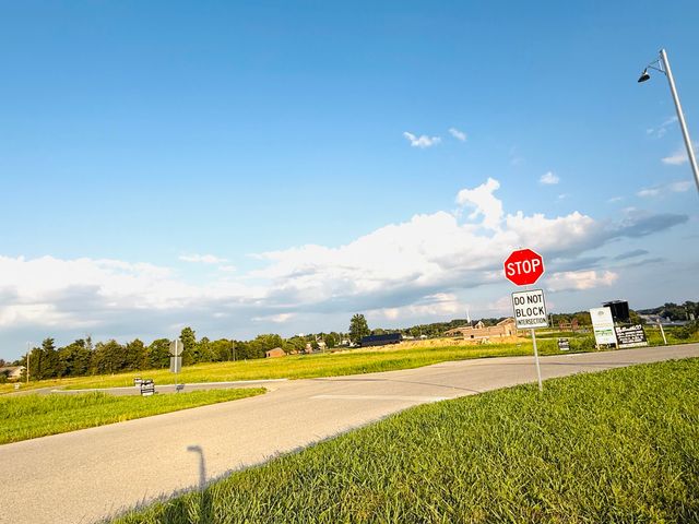 101 Carlton Crossing, Lawrenceburg, KY 40342