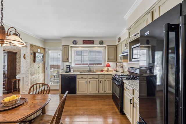18846 Queens Road, Homewood, IL 60430