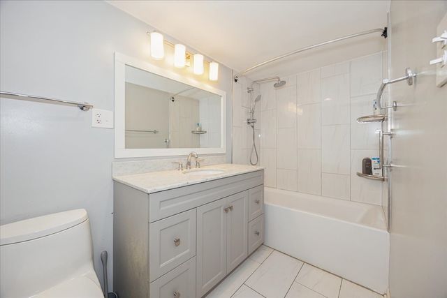 425 Home Avenue 1g, Oak Park, IL 60302