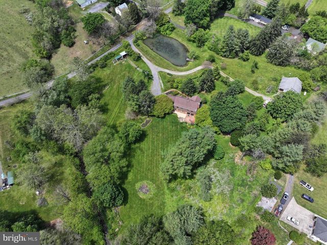 3195 FIERY RUN RD, Linden, VA 22642
