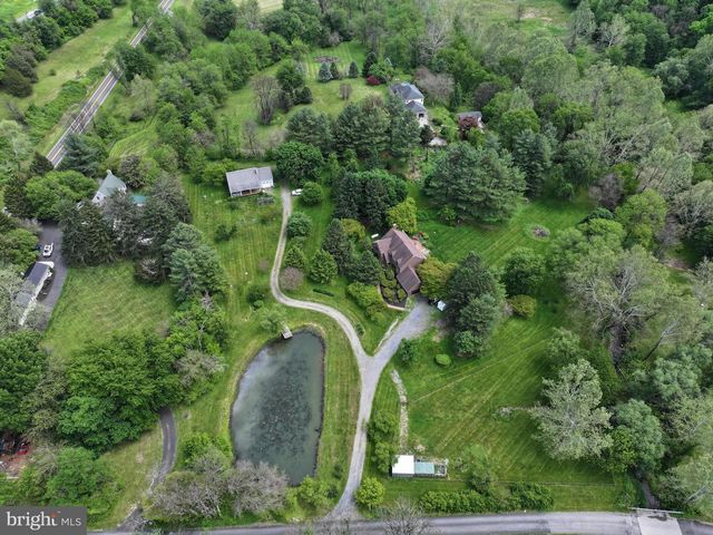 3195 FIERY RUN RD, Linden, VA 22642