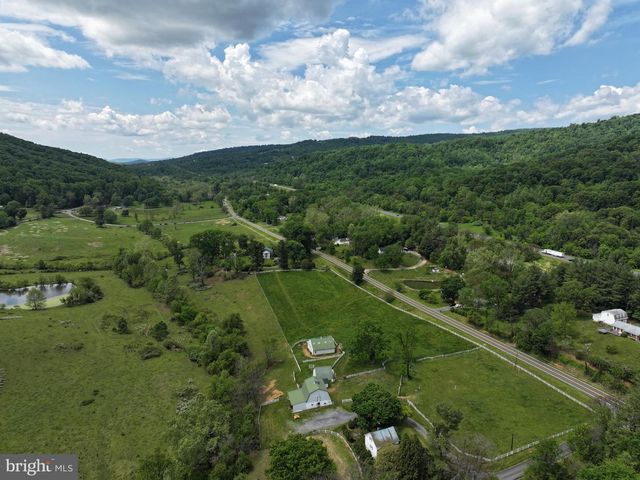 3195 FIERY RUN RD, Linden, VA 22642