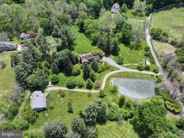 3195 FIERY RUN RD, Linden, VA 22642