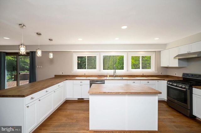 3195 FIERY RUN RD, Linden, VA 22642