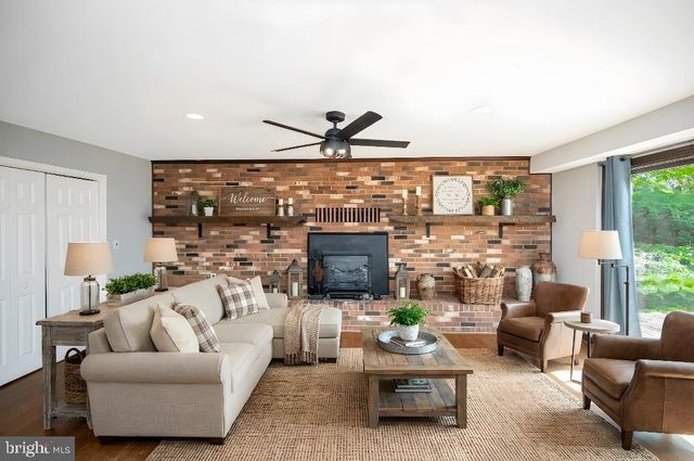 3195 FIERY RUN RD, Linden, VA 22642