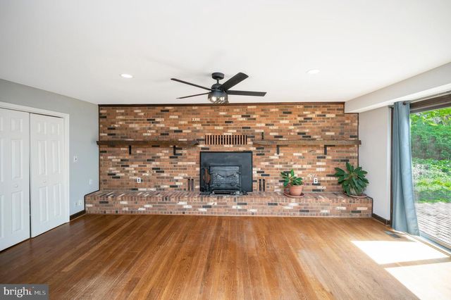 3195 FIERY RUN RD, Linden, VA 22642