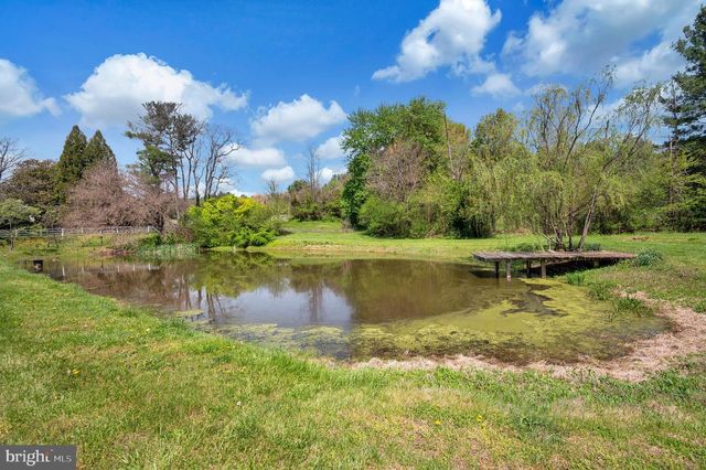 3195 FIERY RUN RD, Linden, VA 22642
