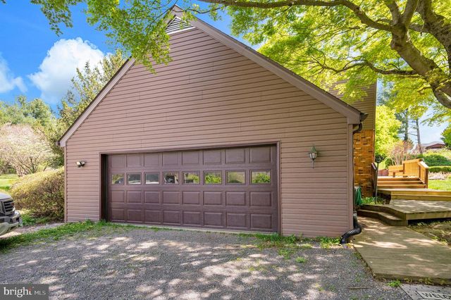 3195 FIERY RUN RD, Linden, VA 22642