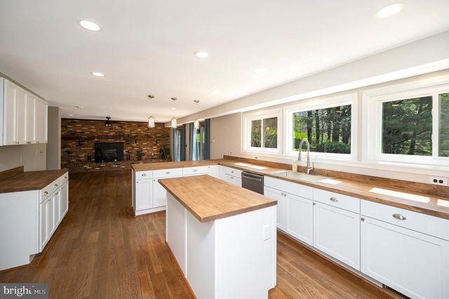 3195 FIERY RUN RD, Linden, VA 22642