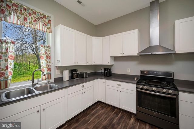 3195 FIERY RUN RD, Linden, VA 22642