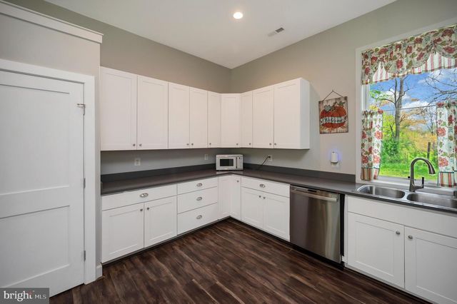 3195 FIERY RUN RD, Linden, VA 22642