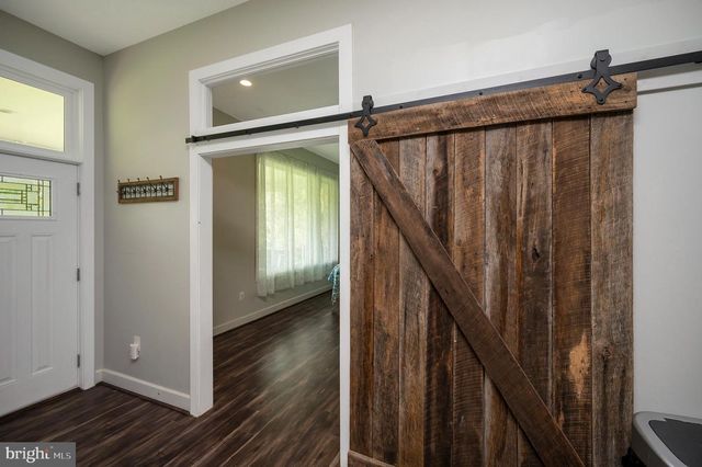 3195 FIERY RUN RD, Linden, VA 22642