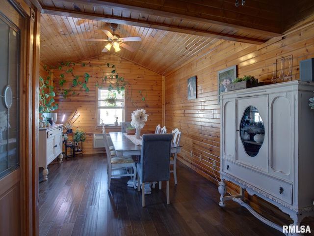 1235 N 8TH Street, Quincy, IL 62301