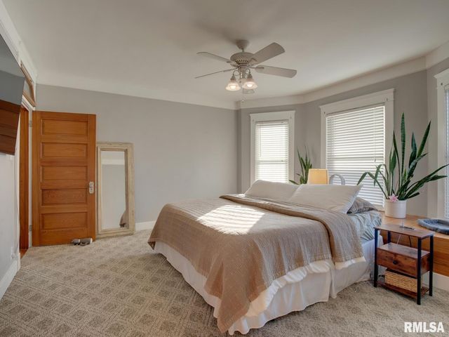 1235 N 8TH Street, Quincy, IL 62301