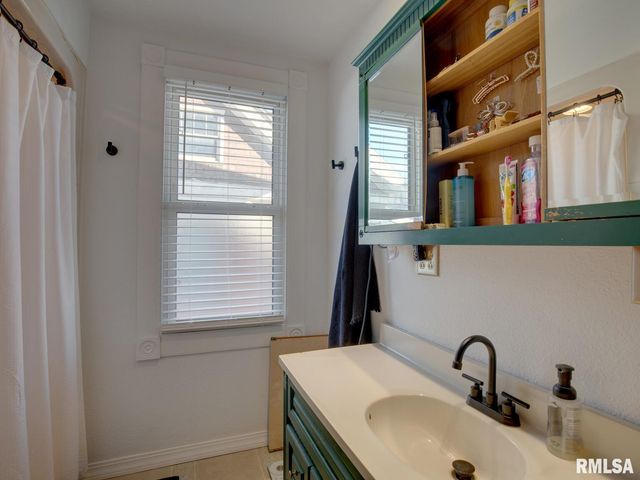 1235 N 8TH Street, Quincy, IL 62301