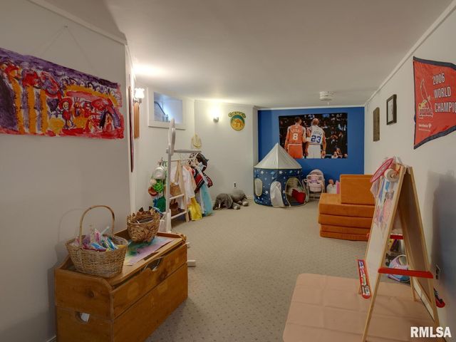 1235 N 8TH Street, Quincy, IL 62301