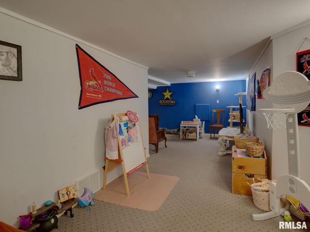 1235 N 8TH Street, Quincy, IL 62301