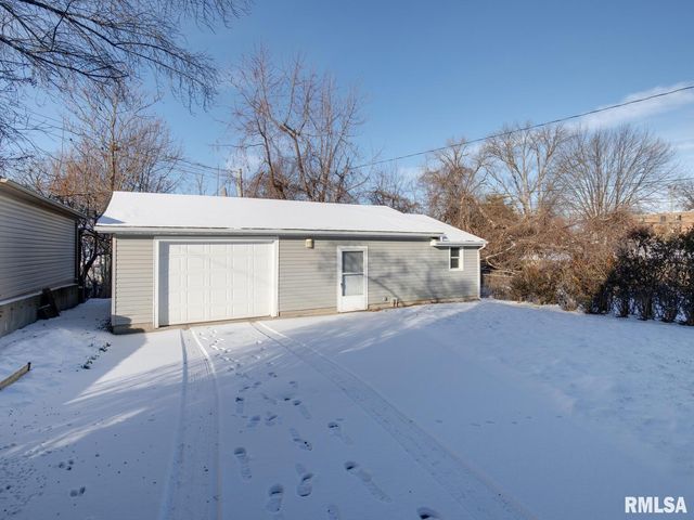 1235 N 8TH Street, Quincy, IL 62301