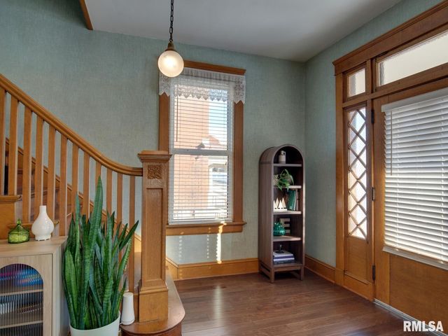 1235 N 8TH Street, Quincy, IL 62301