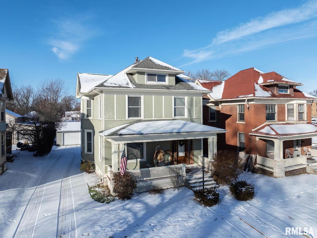 1235 N 8TH Street, Quincy, IL 62301