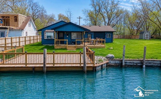 35342 Lake Drive, Brownstown, MI 48173