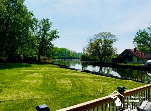 35342 Lake Drive, Brownstown, MI 48173