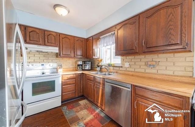 35342 Lake Drive, Brownstown, MI 48173