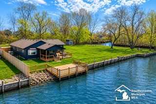 35342 Lake Drive, Brownstown, MI 48173